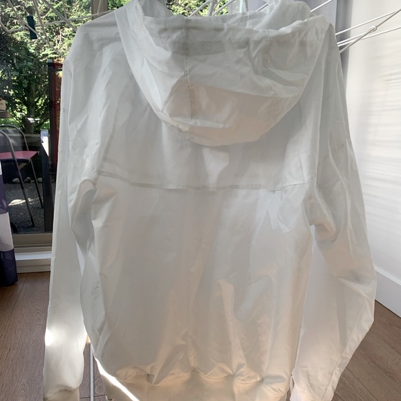 White unisex Nike jacket. Brand new with all labels attached. - Picture 1 of 2